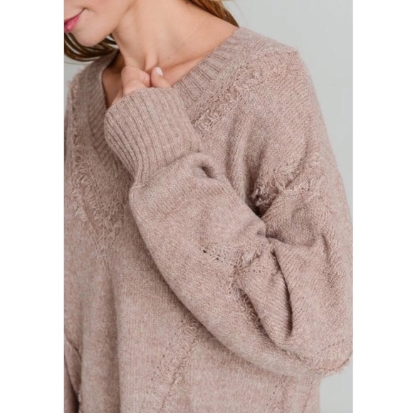 Accepting Offers 🌷Mauve V-Neck Sweater - Picture 2 of 6